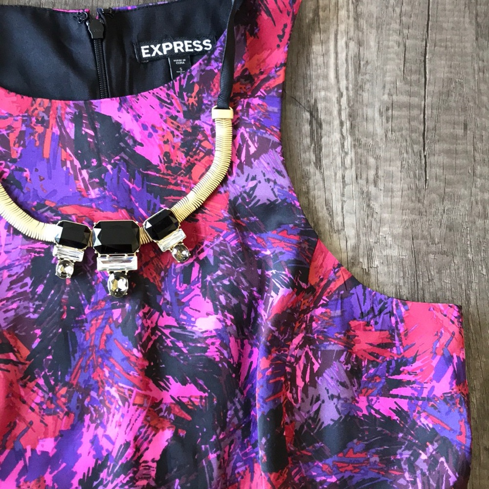 π EXPRESS PEPLUM TOP - Picture 3 of 6
